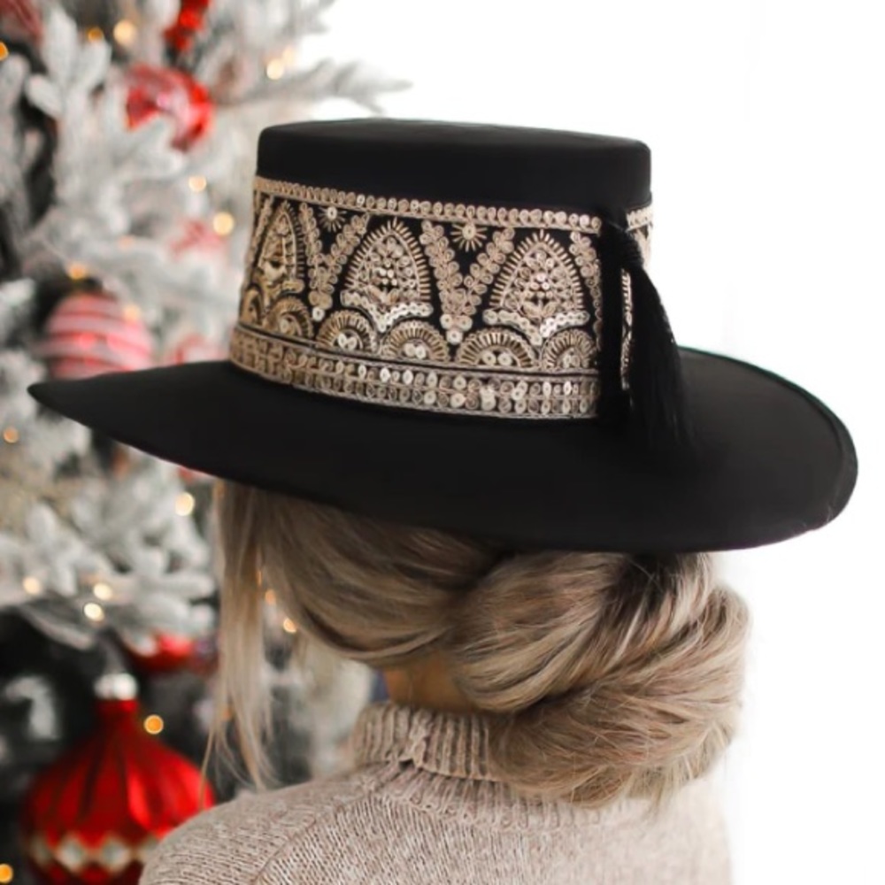 Hatsnroses x Stephanie Danielle hat